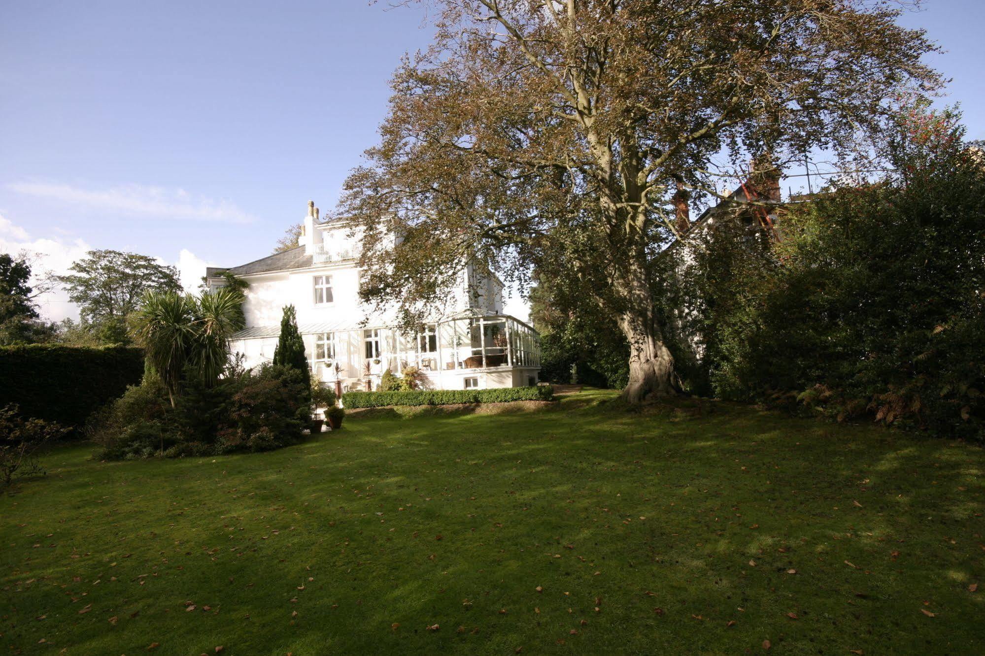 Fines Bayliwick Hotel Bracknell Exterior foto