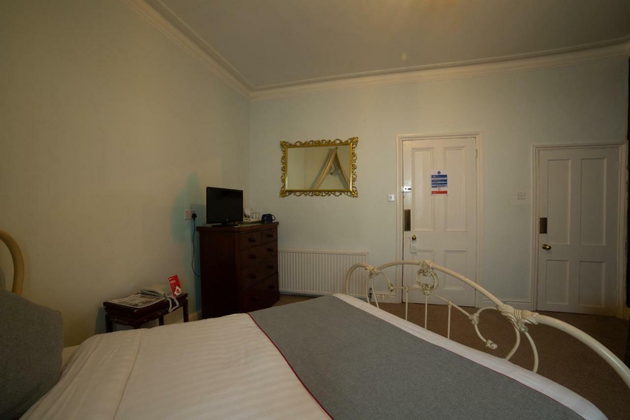 Fines Bayliwick Hotel Bracknell Exterior foto